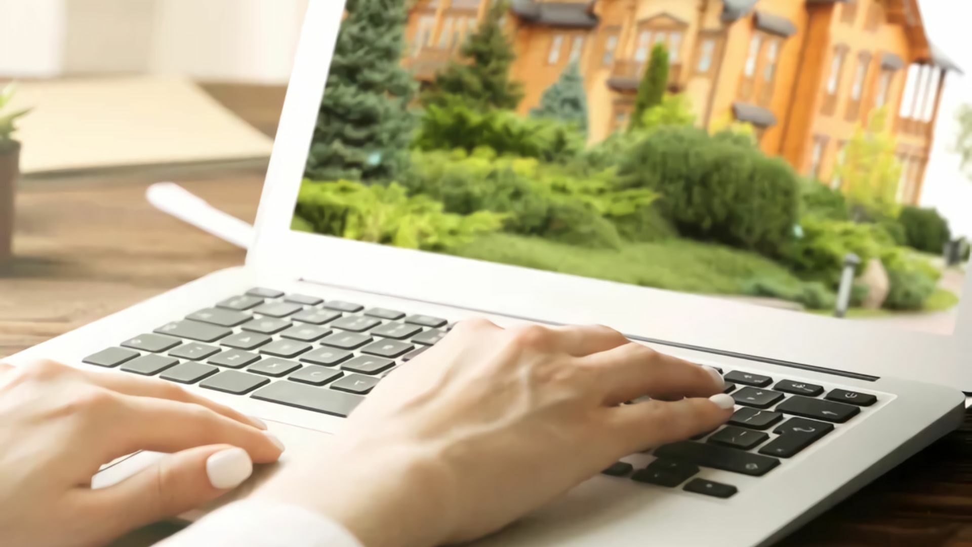 A luxury real estate agent is working on her website to improve conversion rates.