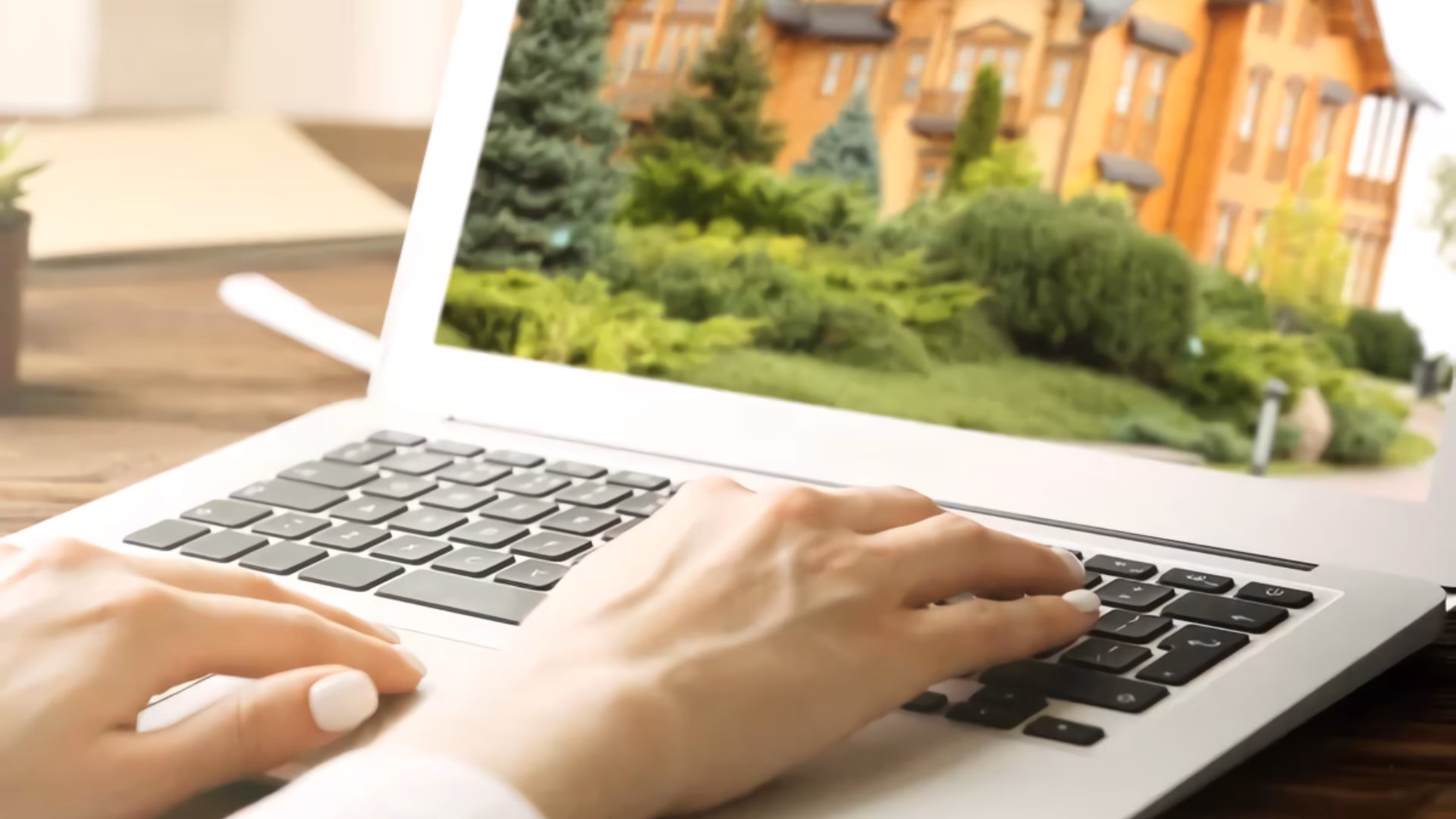 A luxury real estate agent is working on her website to improve conversion rates.
