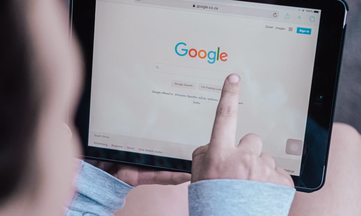 A realtor investigates the impact of changing a website's ranking on Google traffic.