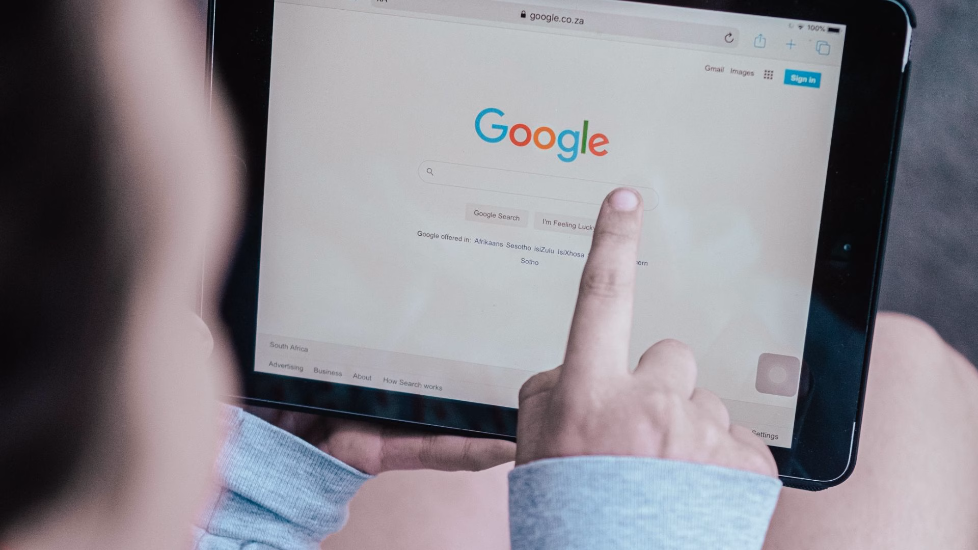 A realtor investigates the impact of changing a website's ranking on Google traffic.