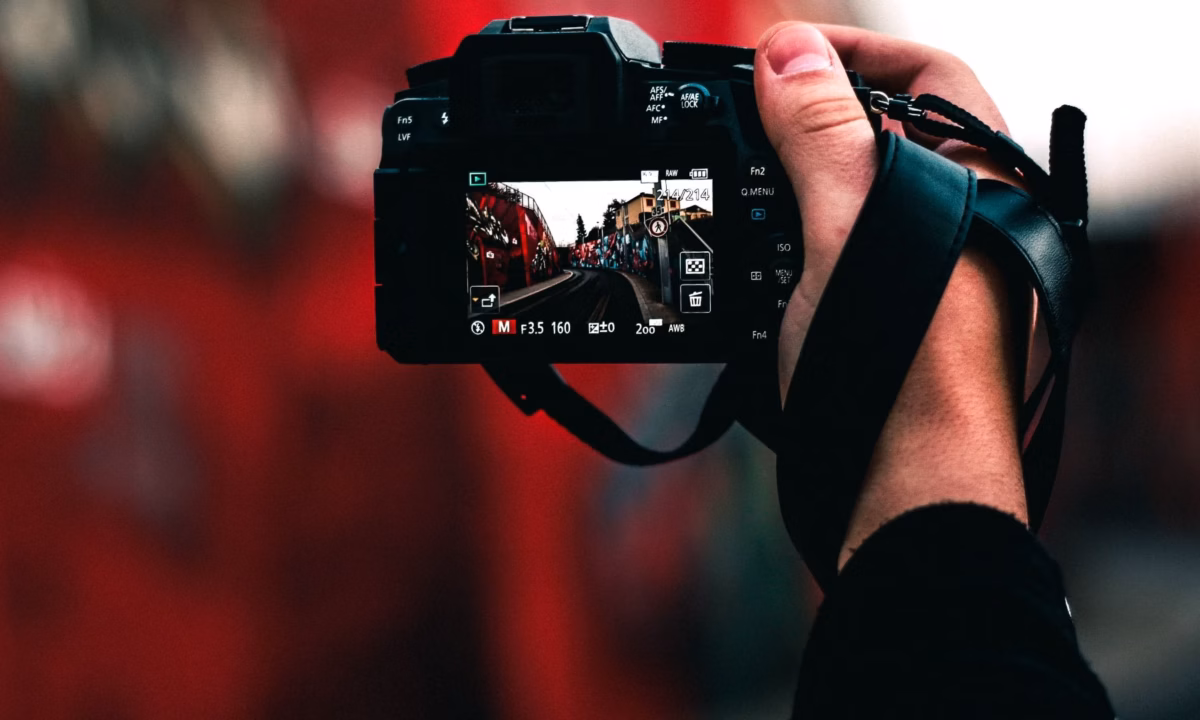 A professional camera behind the scenes shoots for free stock images.