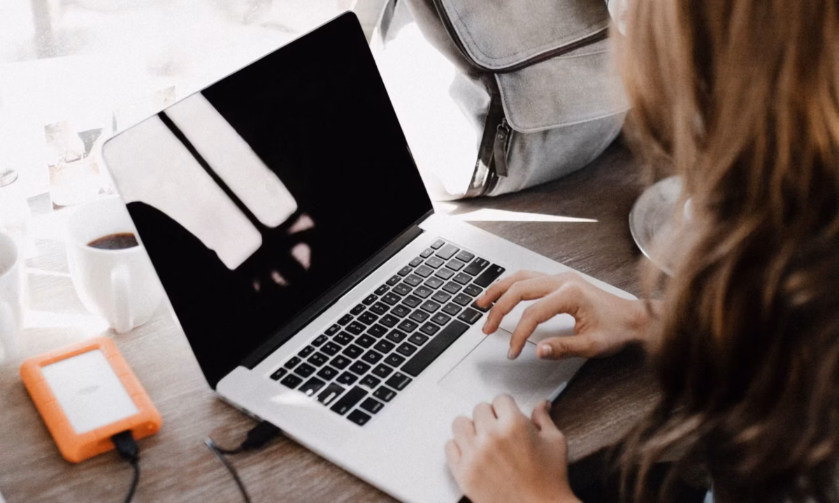 A realtor searches the internet for advice on how often she should post on social media.