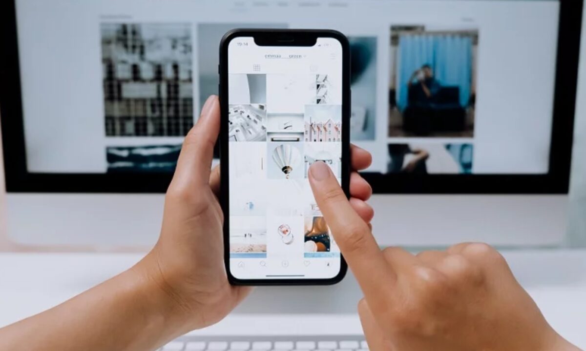 A real estate agent is in front of her phone, planning her social media strategy.