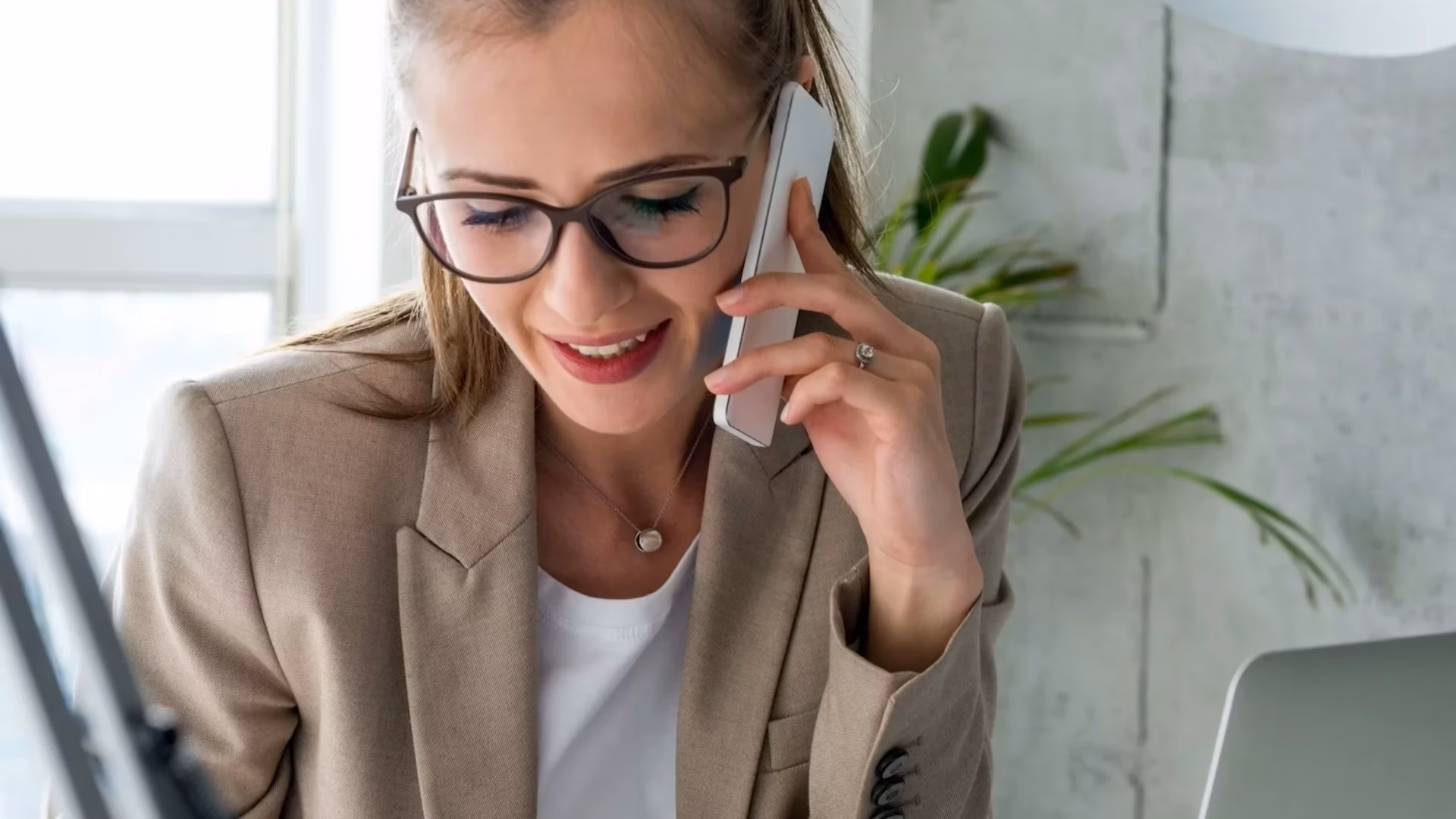 A real estate agent calls a prospect client on her mobile phone using a real estate cold calling script from the internet.