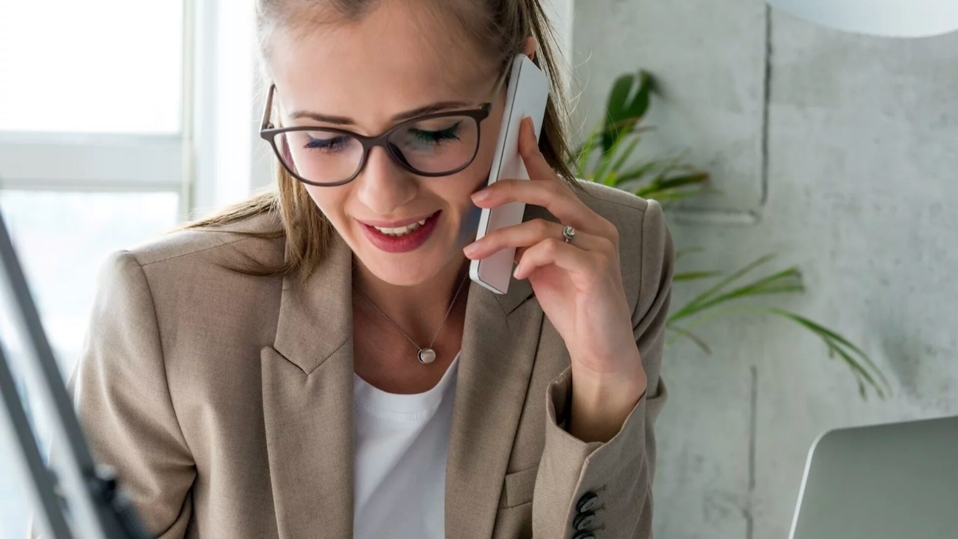 A real estate agent calls a prospect client on her mobile phone using a real estate cold calling script from the internet.