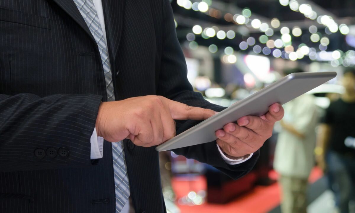 A real estate agent managing his database to keep them engaged.