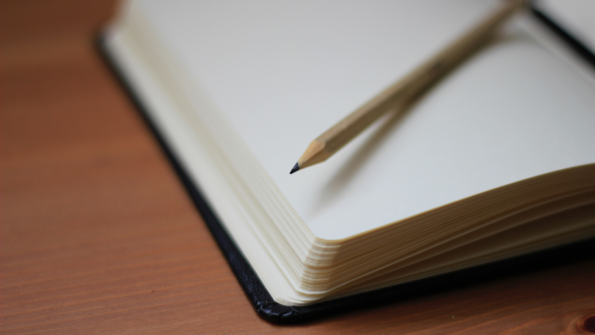 image of notebook and pen for an agent to take notes on how to get real estate listings