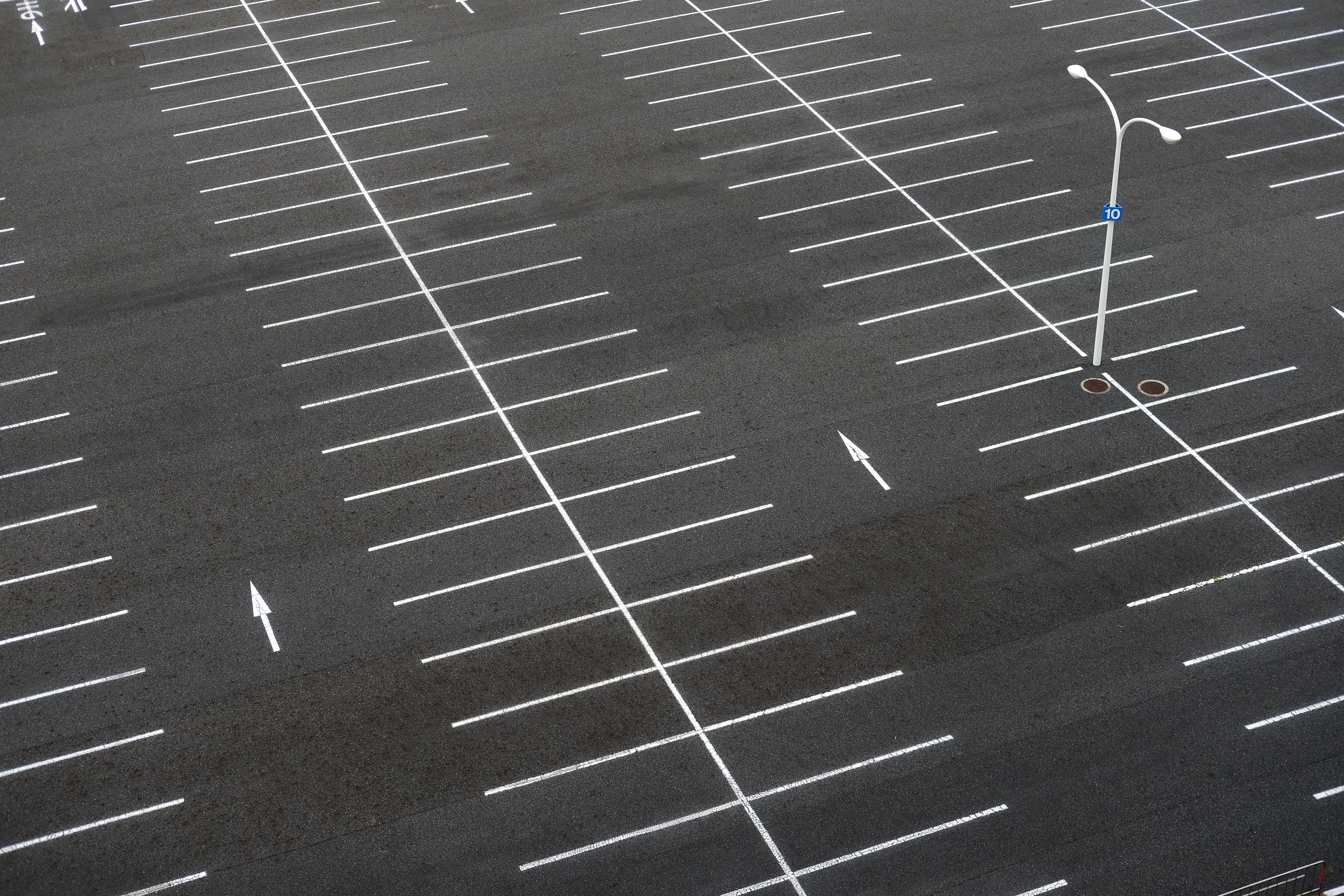 empty parking lot symbolizing states with no reciprocity