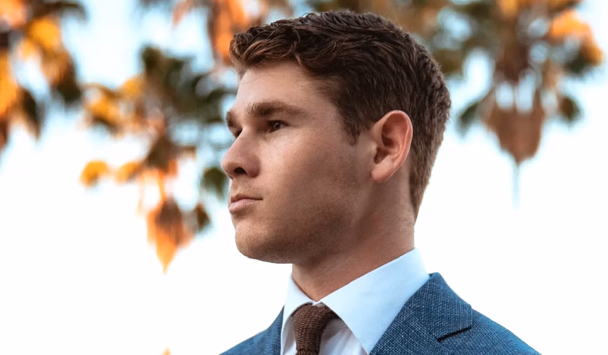 Headshot of Aaron Grushow, head of marketing at Luxury Presence