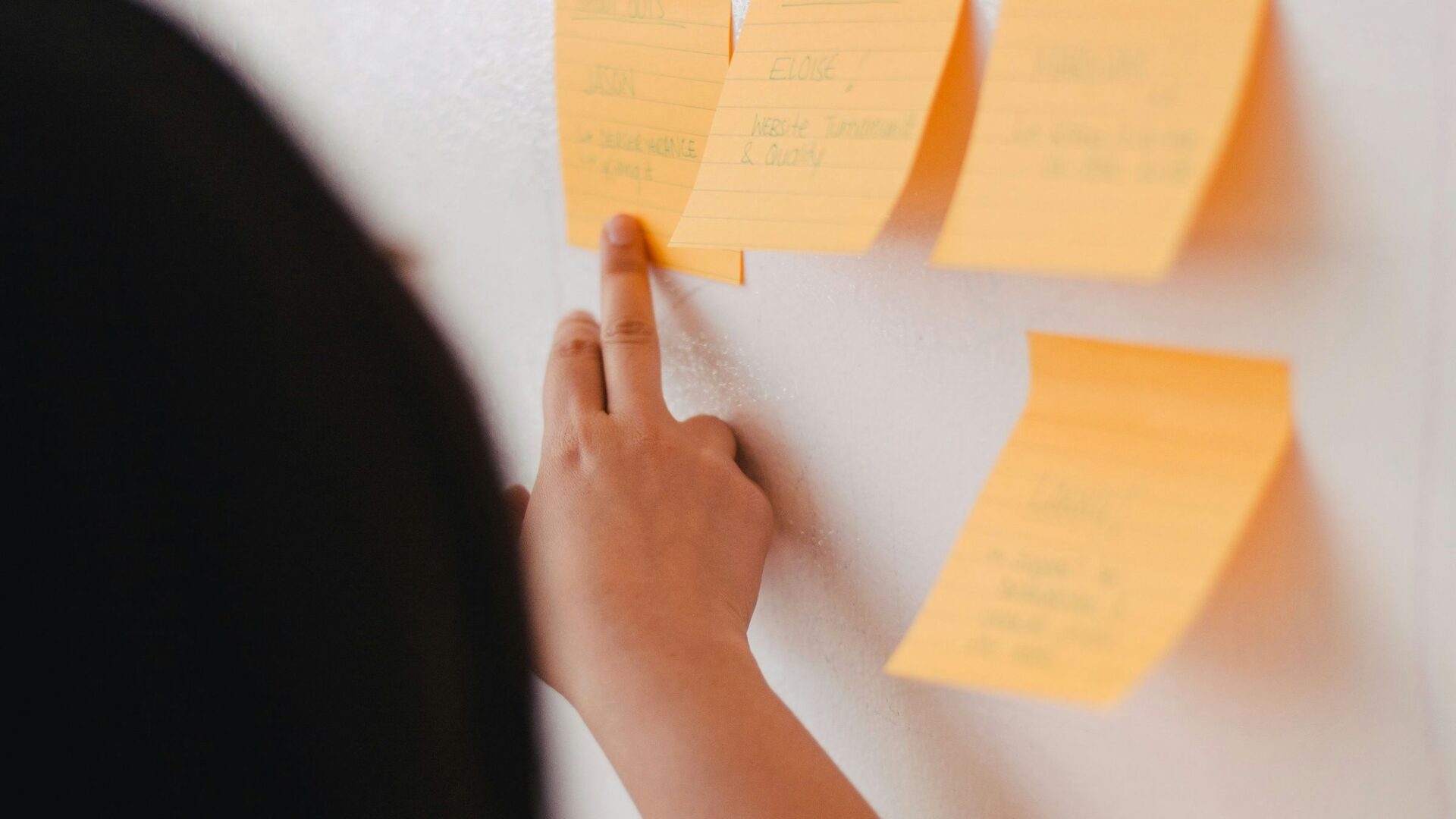 Real estate agent using a whiteboard and post-it notes to workshop her unique value proposition