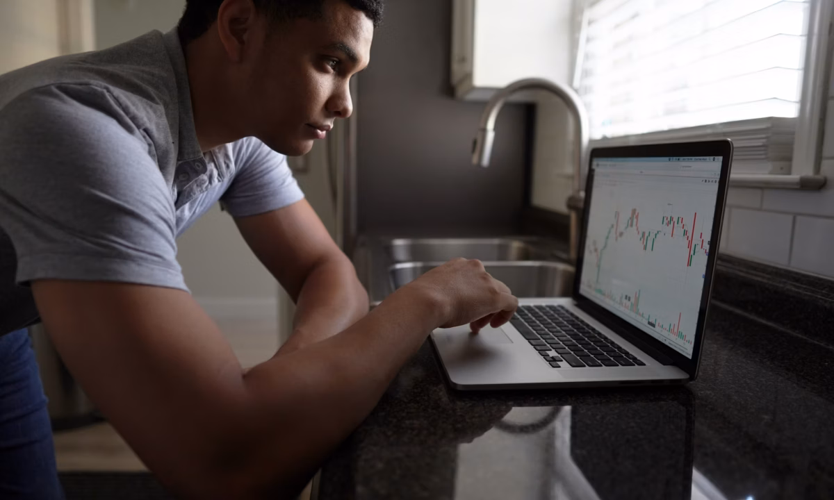 A real estate agent looks at his email marketing performance metrics, wondering what is a good click rate for email marketing?