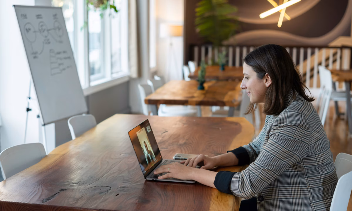real estate agent works on her computer with the benefit of an AI social media assistant