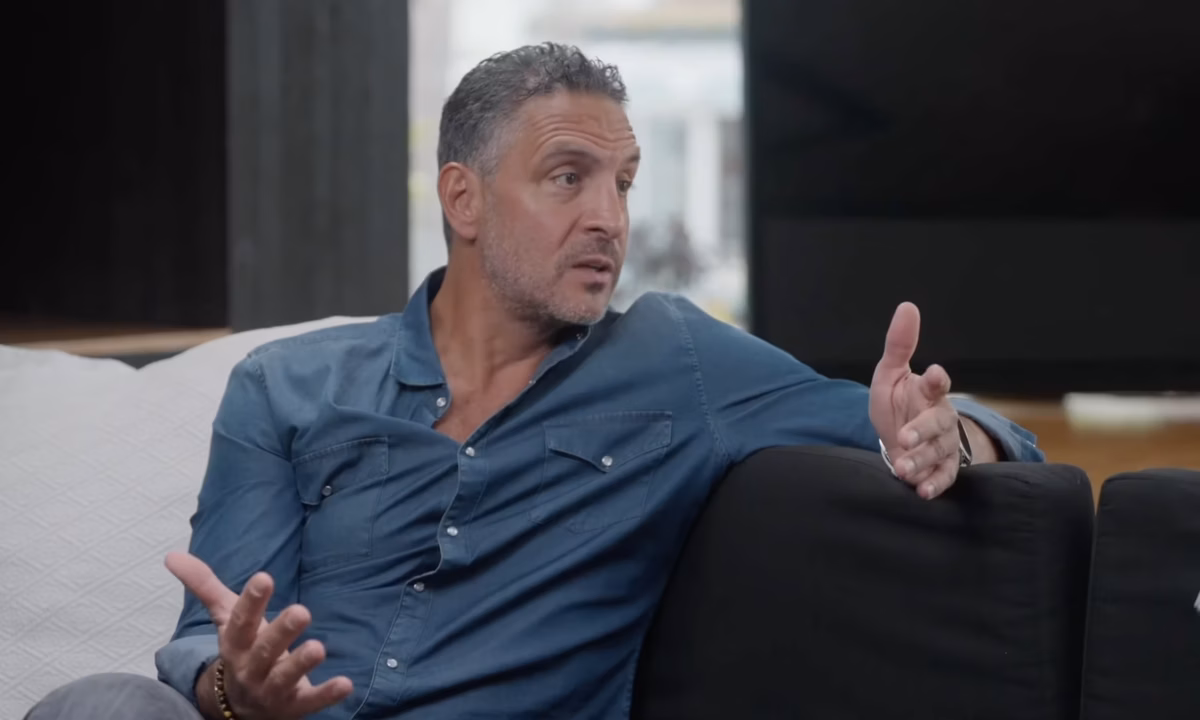 Mauricio Umansky sits down with Malte Kramer on How Fearless Selling and Bold Branding Built The Agency