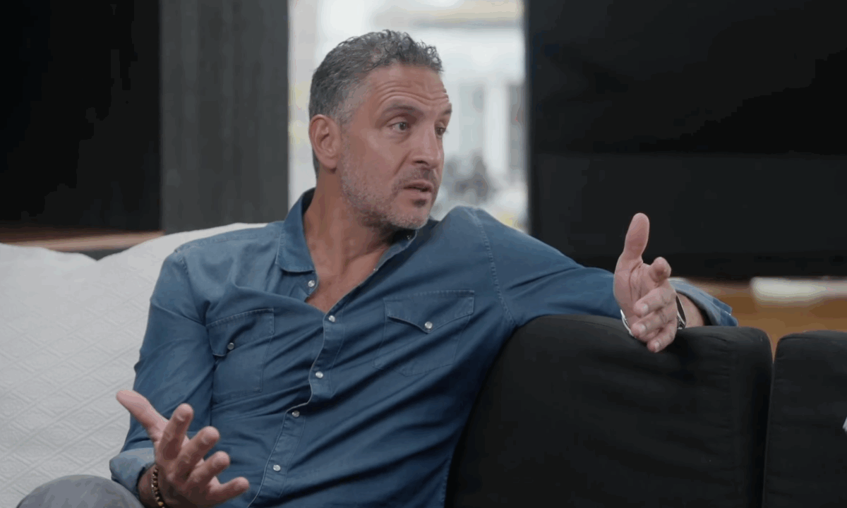Mauricio Umansky sits down with Malte Kramer on How Fearless Selling and Bold Branding Built The Agency