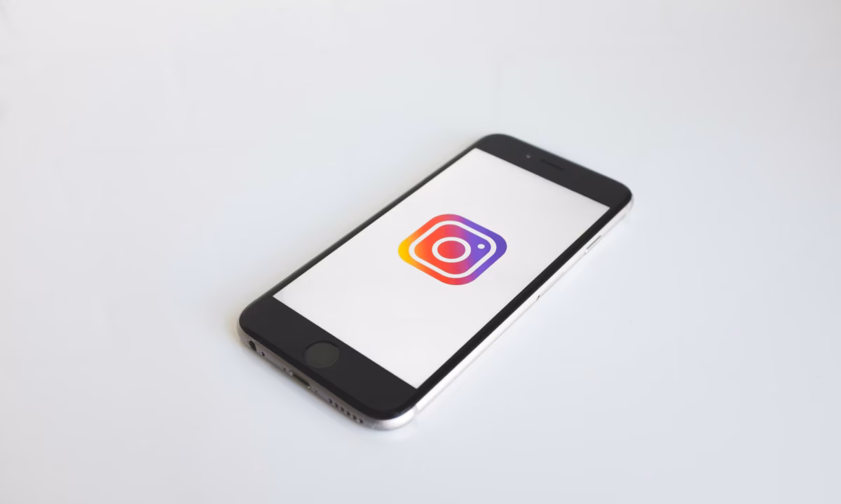 phone with an icon for the instagram app